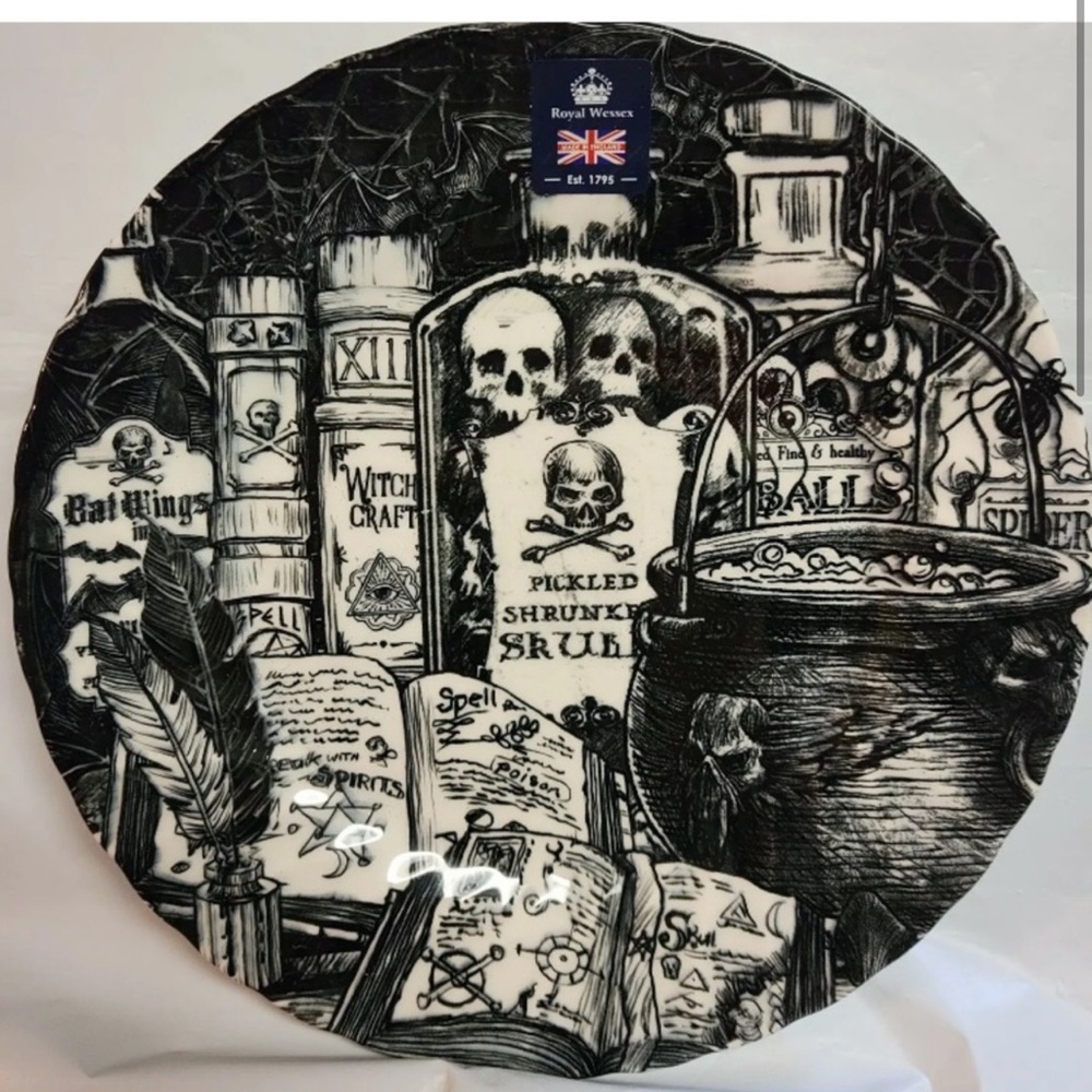 ROYAL WESSEX 4 Dinner Plates Caldron HALLOWEEN New